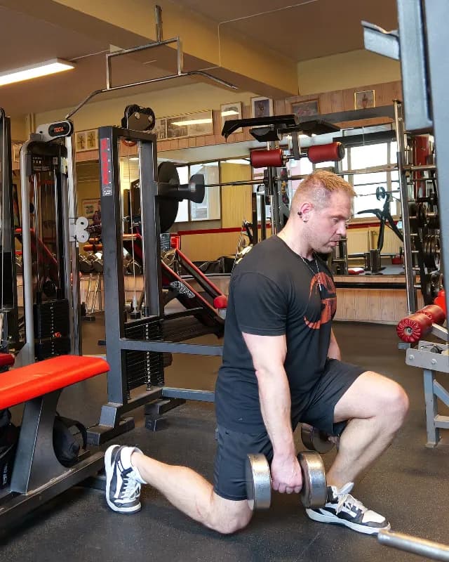 Dumbbell Lunges